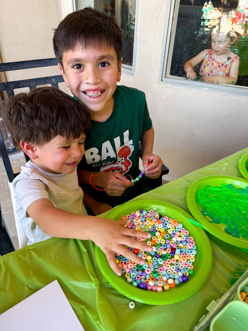 Kids making charm bracelets at St. Patrick's Day playdate
