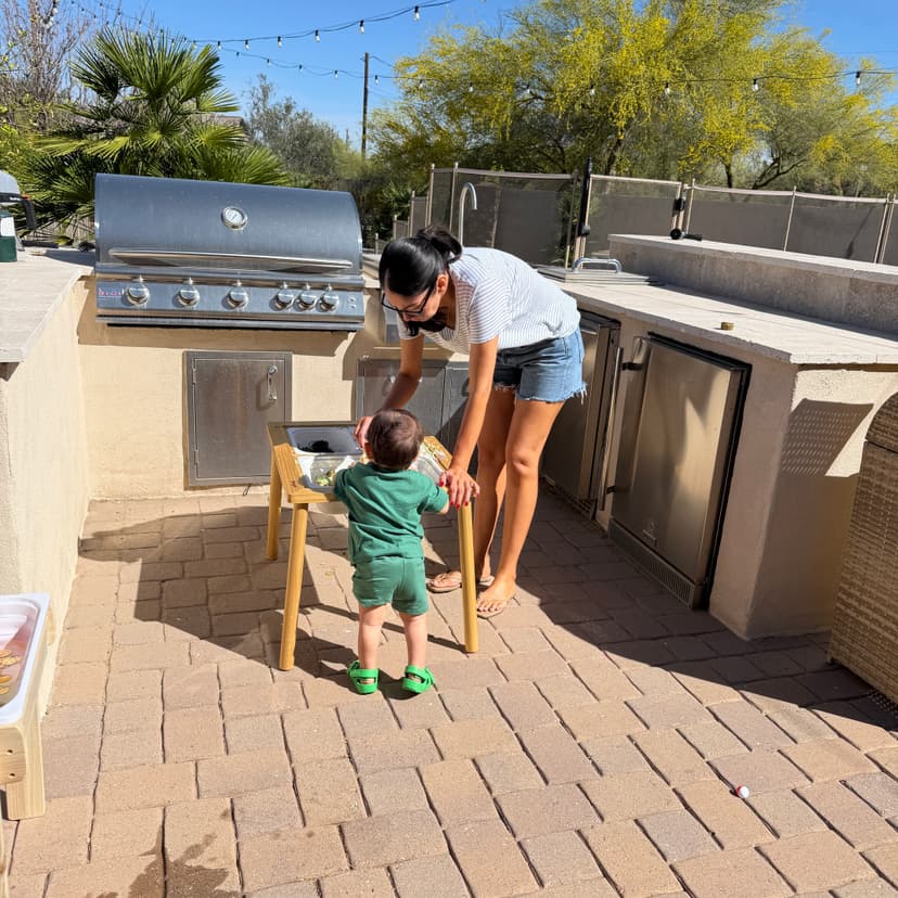 Mom and toddler enjoying playdate together